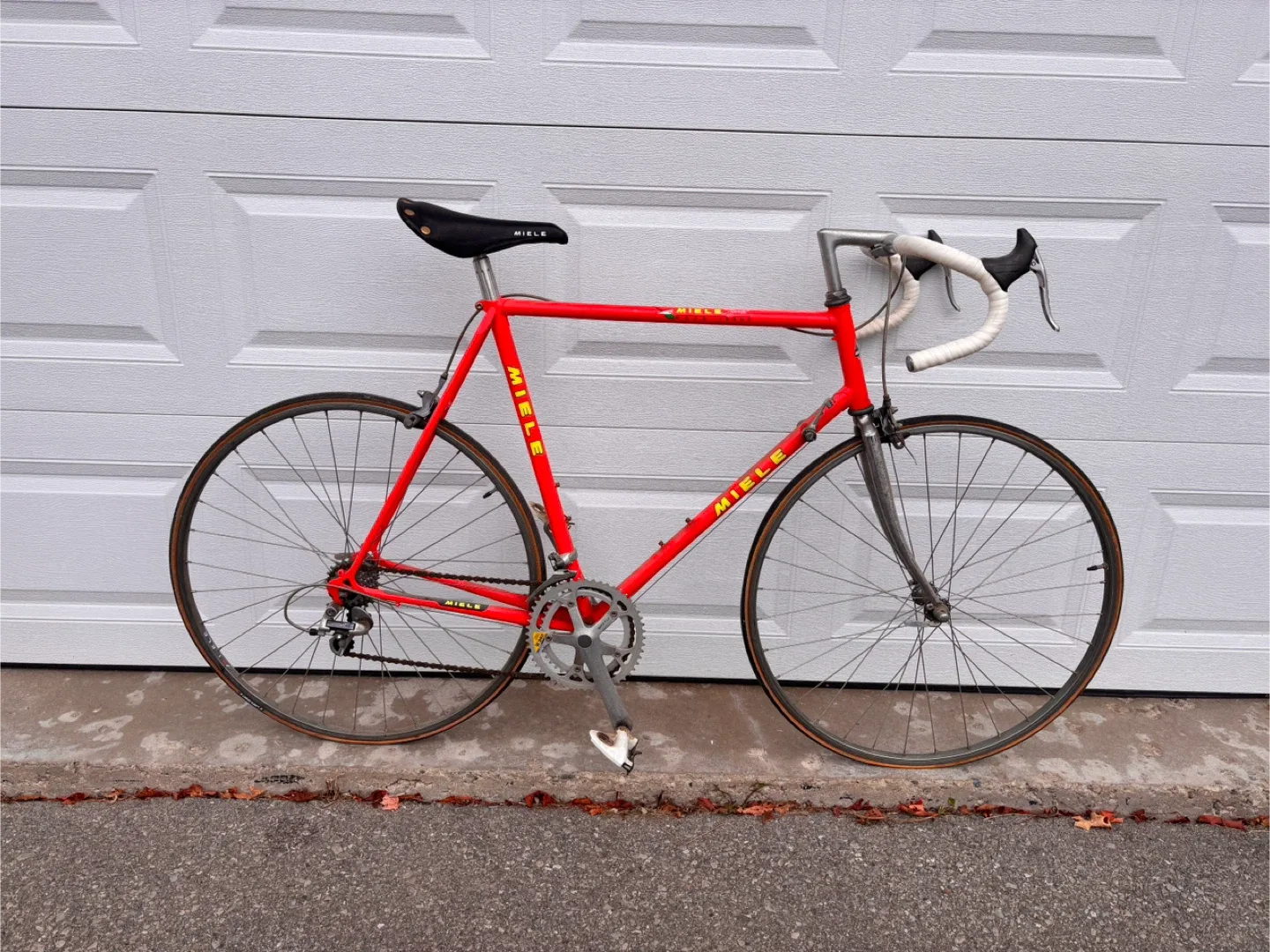 Miele Tivoli Road Issue Red Road Bike thumbnail