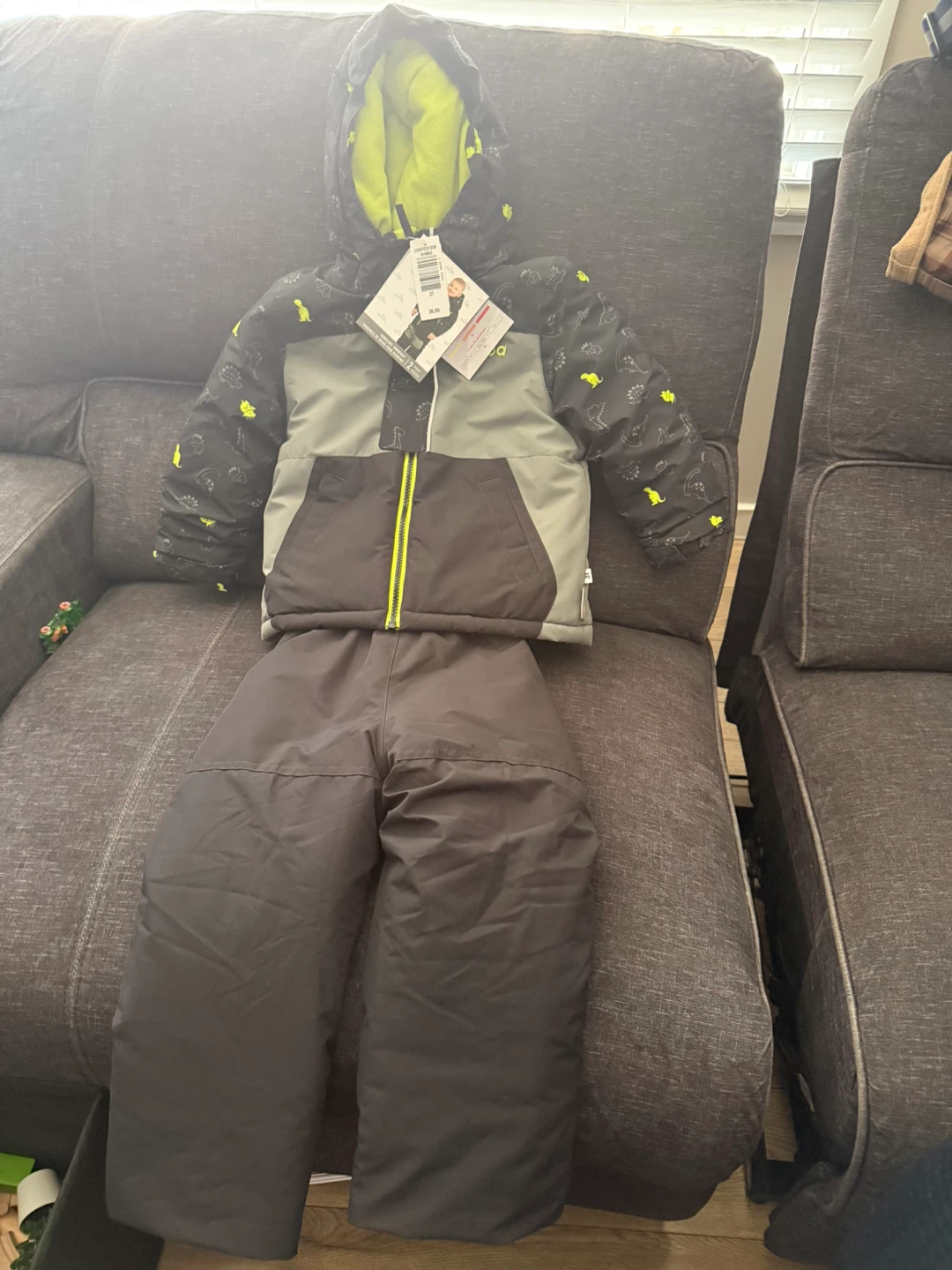 Costco 2-Piece Snowsuit - Size 3T - photo 2