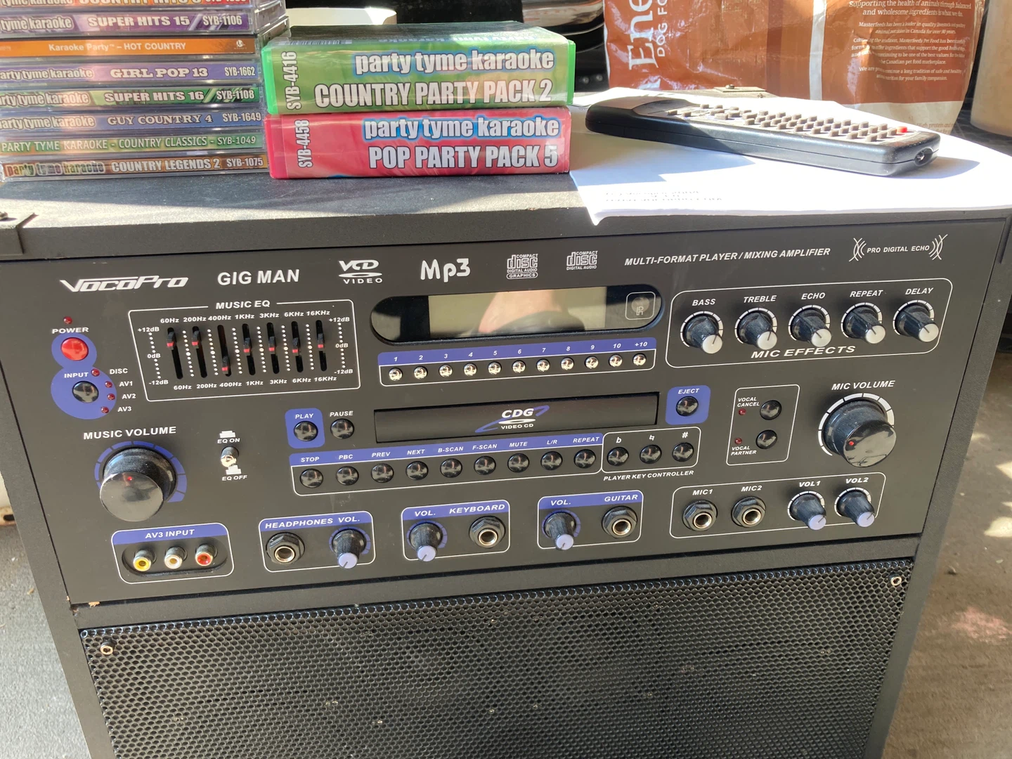 Vocopro Gig Man Karaoke System w/ Mics & Party Tyme Karaoke CDs - photo 2