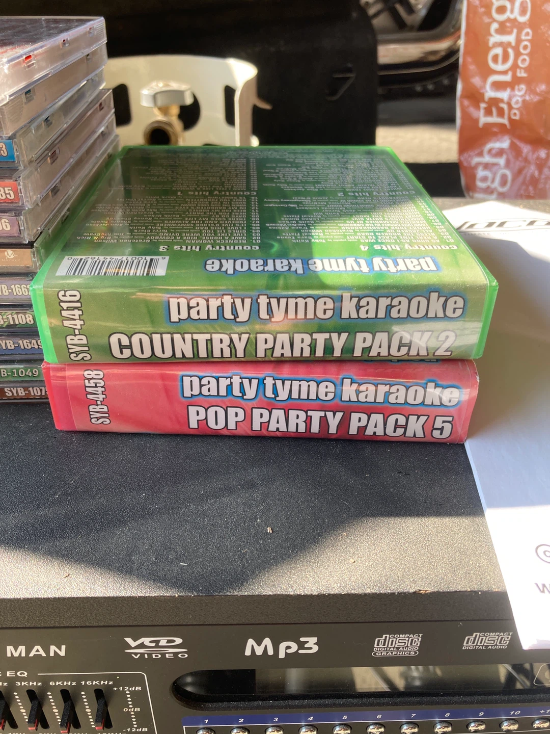 Vocopro Gig Man Karaoke System w/ Mics & Party Tyme Karaoke CDs - photo 5