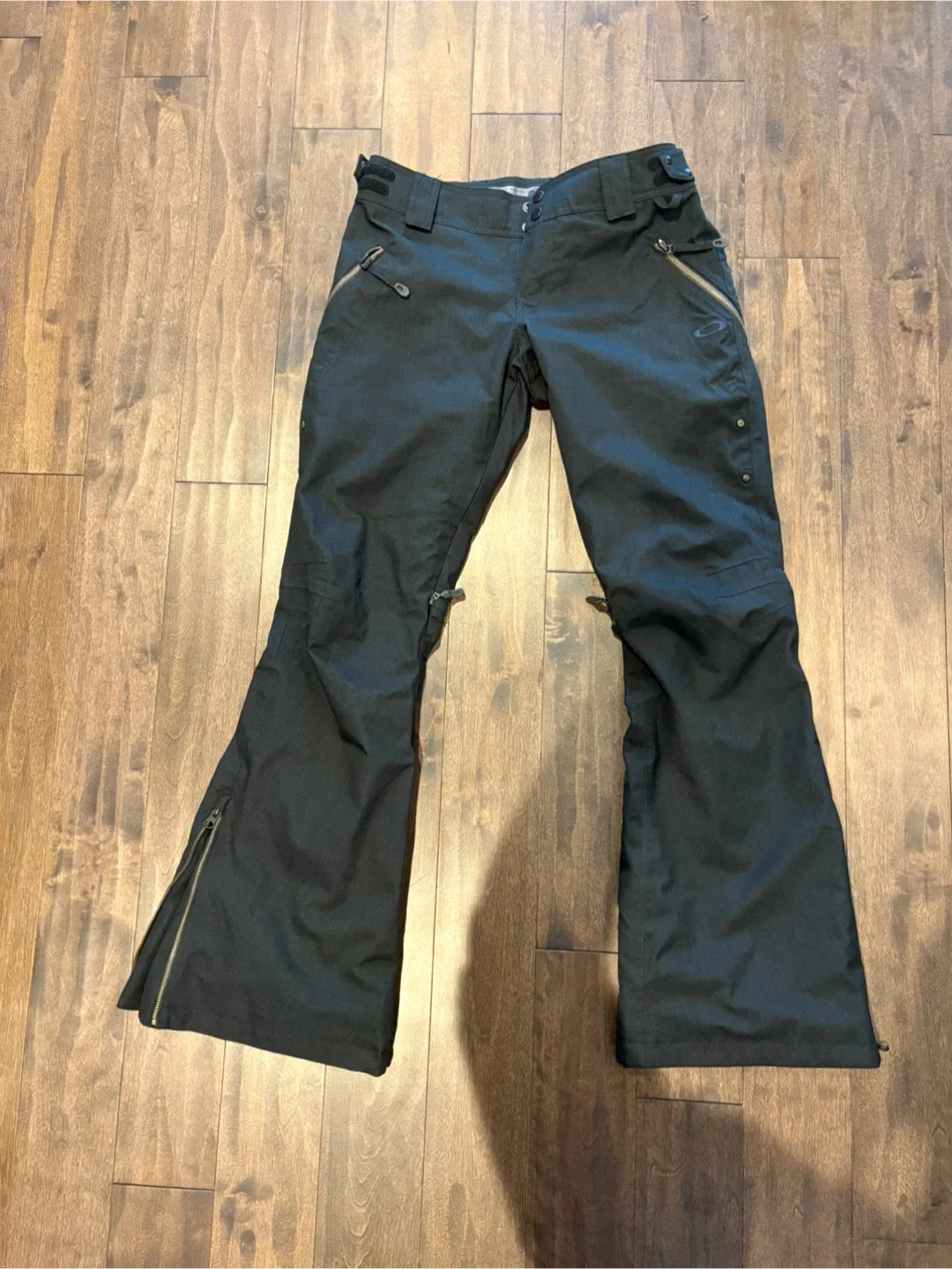 Under Armour Snowboard/Ski Jacket & Oakley Snow Pants image indicator(3)