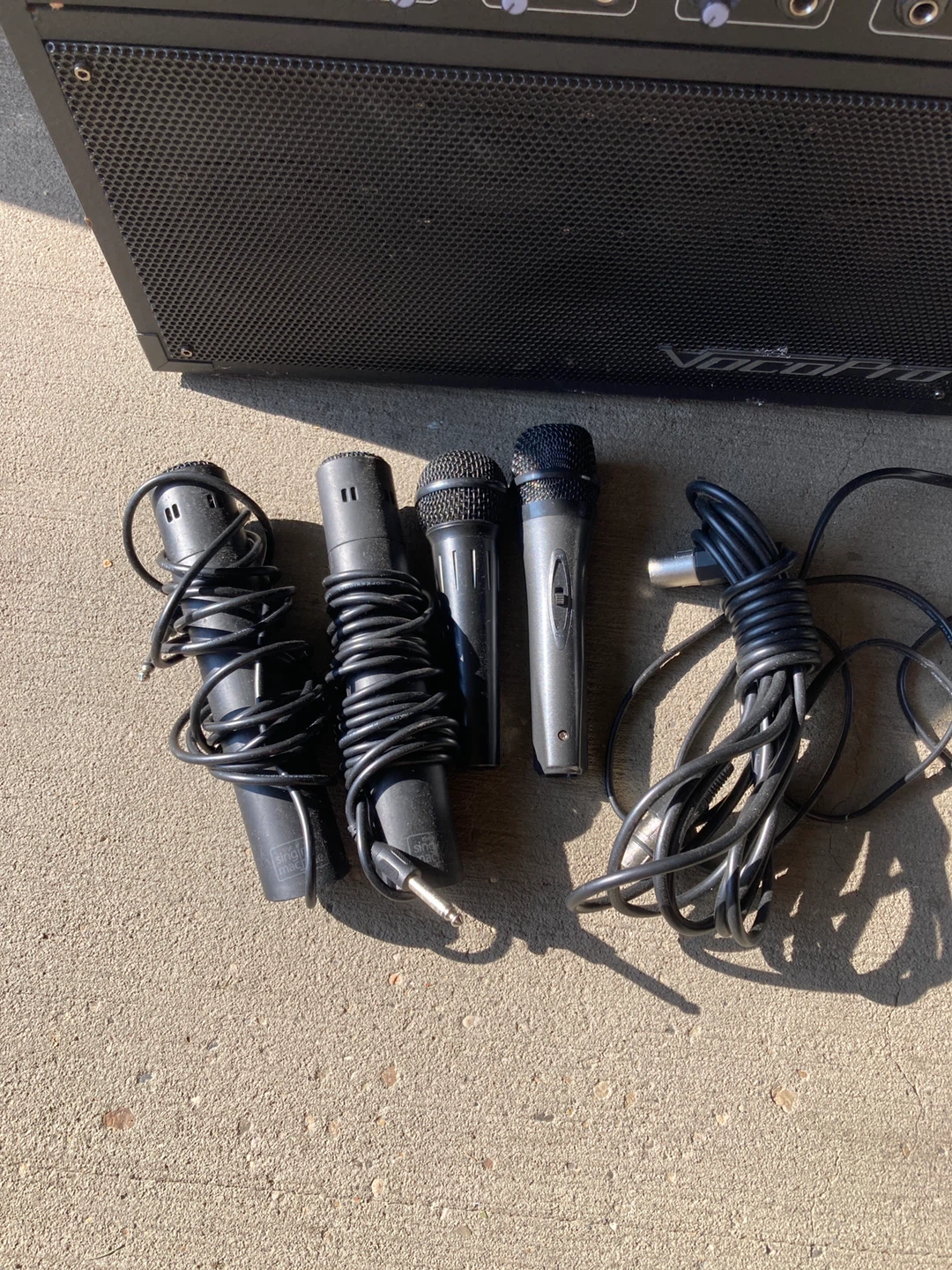 Vocopro Gig Man Karaoke System w/ Mics & Party Tyme Karaoke CDs - photo 3