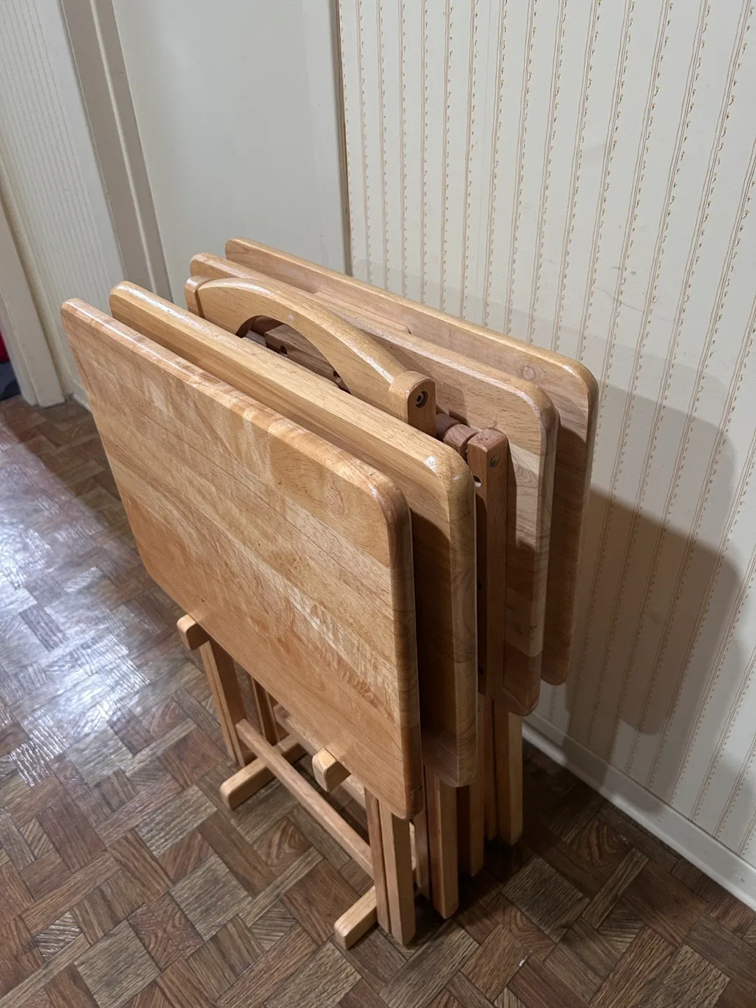 Set of 4 Wooden TV Tray Tables image indicator(2)