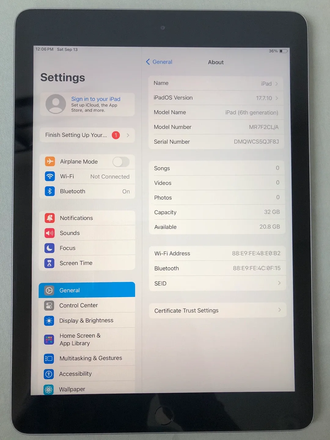 Apple iPad 6th Generation 32GB thumbnail