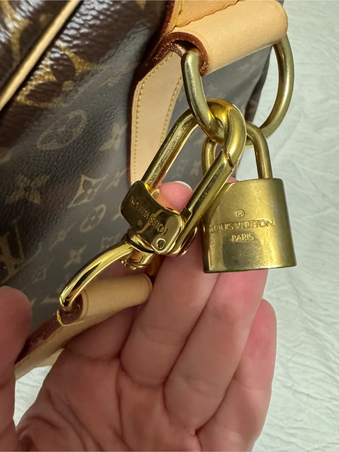 Louis Vuitton Monogram Canvas Keepall 55 image indicator(5)