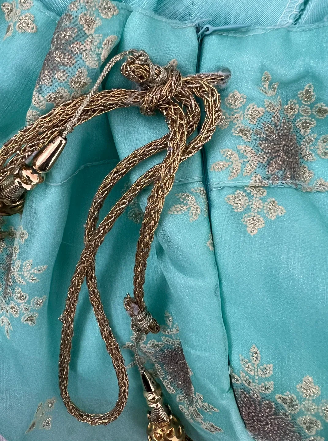 Lehngas/South Asian Dresses made in India - Size 34 image indicator(7)