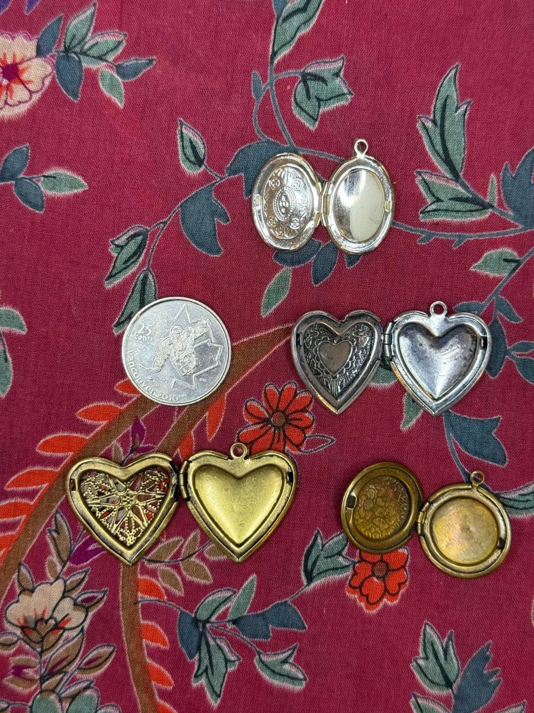 Assorted Vintage Lockets image indicator(2)