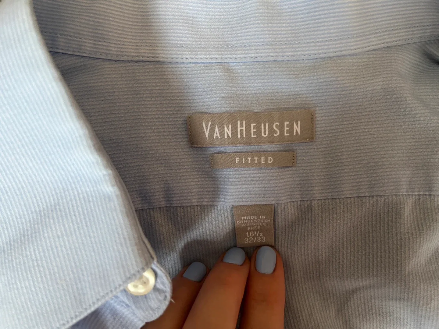 Van Heusen Fitted Dress Shirt 16½ 32/33 image indicator(2)