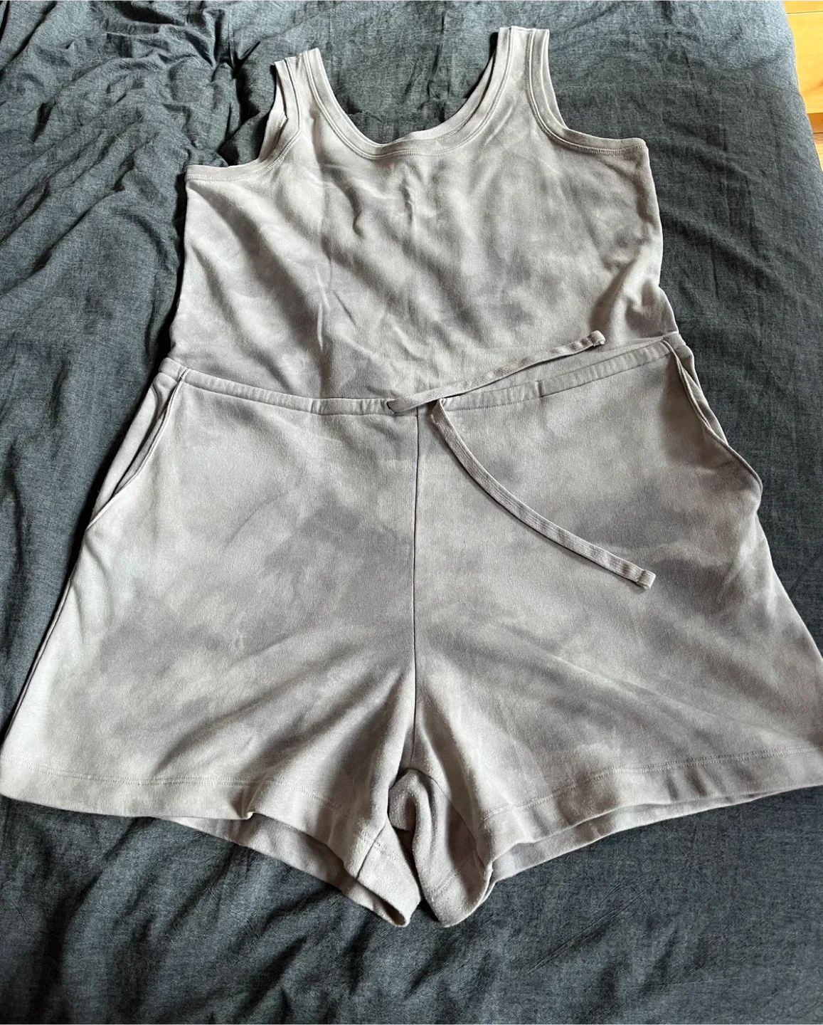 Old Navy Romper Women's Large thumbnail