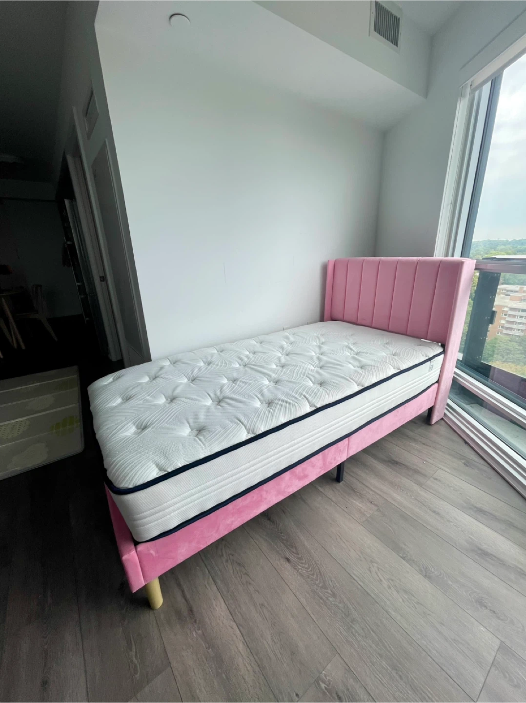 Suilong Twin Bed Frame with Mattress - Pink