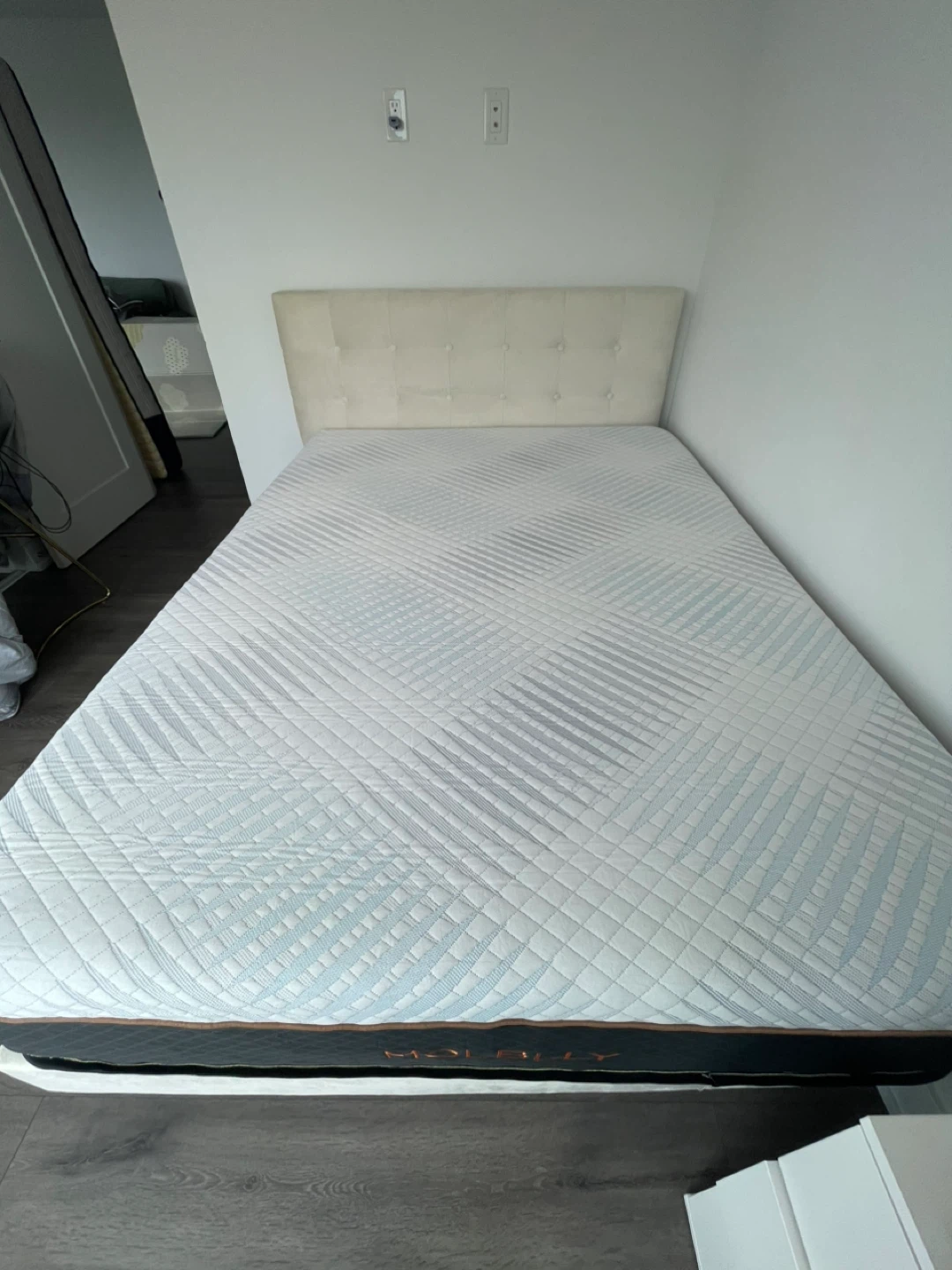 🛏️ Full Bed with Metal Frame + Firm Mattress - photo 2