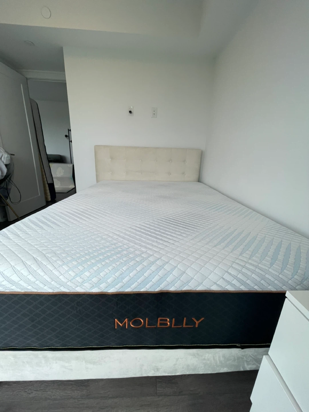 🛏️ Full Bed with Metal Frame + Firm Mattress - photo 4