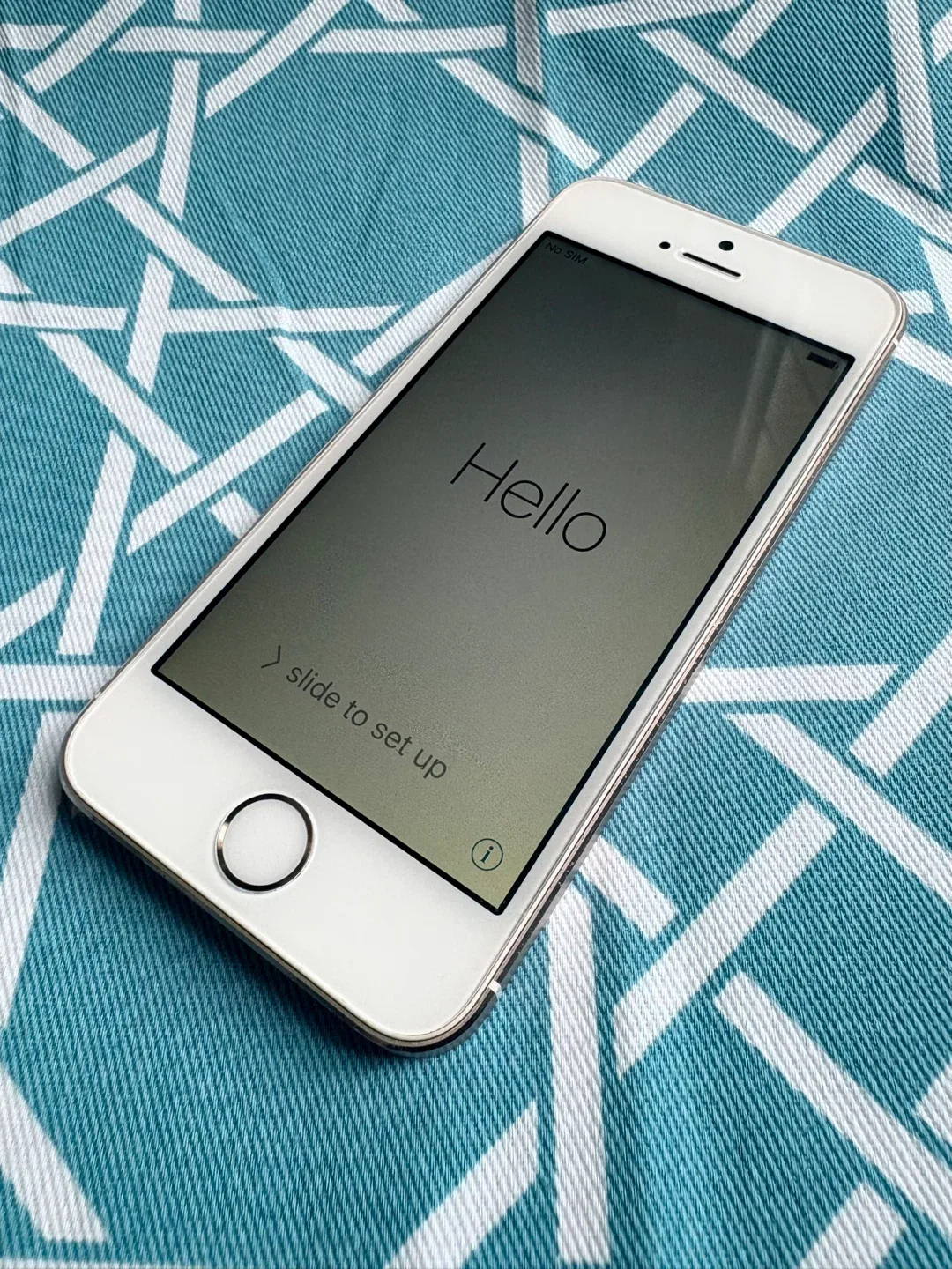 📱 Gold iPhone 5s – Perfect Condition! 🔓 Touch ID + 8MP Camera image indicator(2)