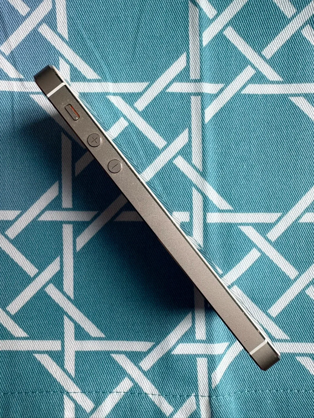 📱 Gold iPhone 5s – Perfect Condition! 🔓 Touch ID + 8MP Camera image indicator(5)