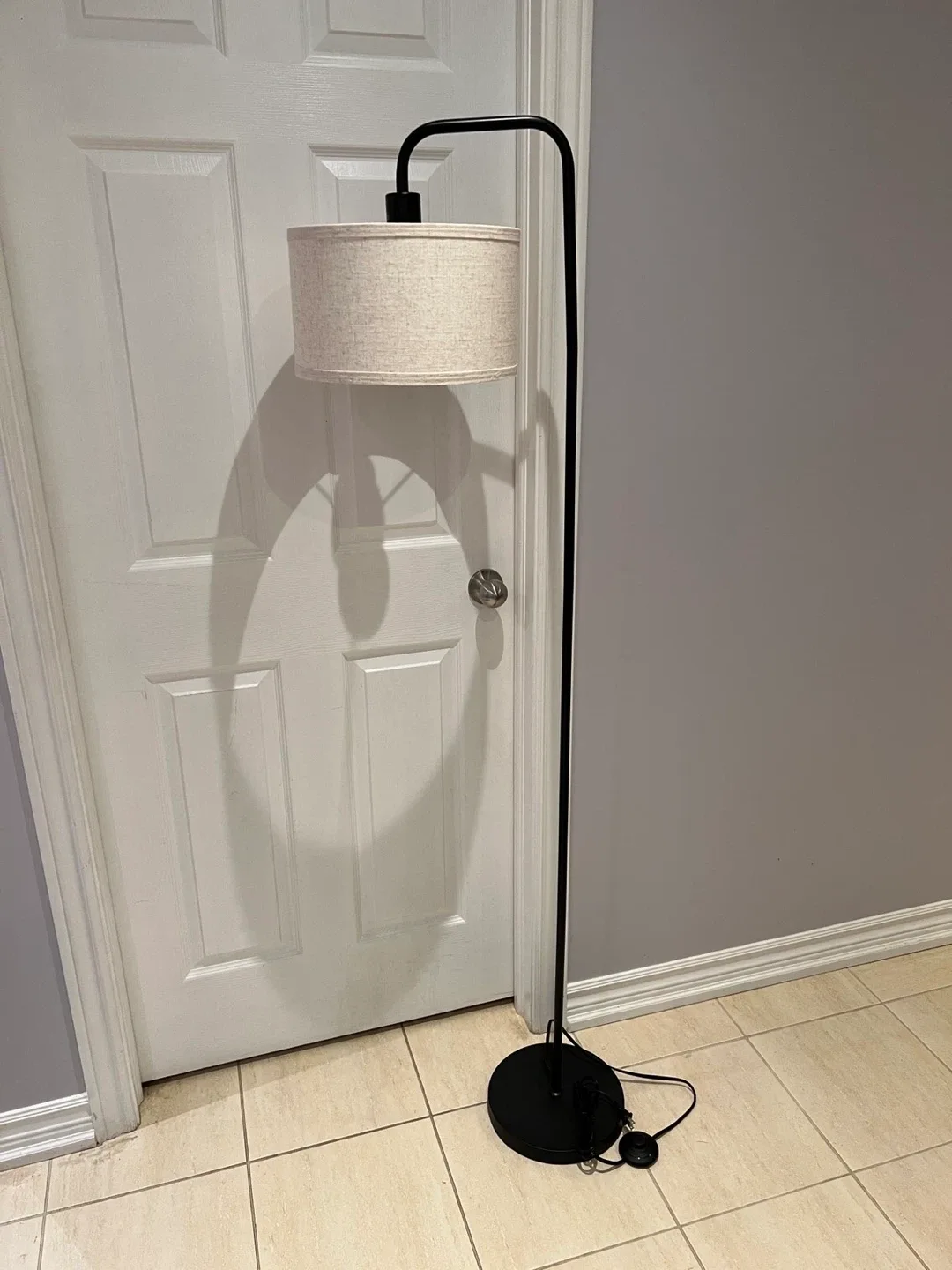 Modern Black Metal Floor Lamp thumbnail