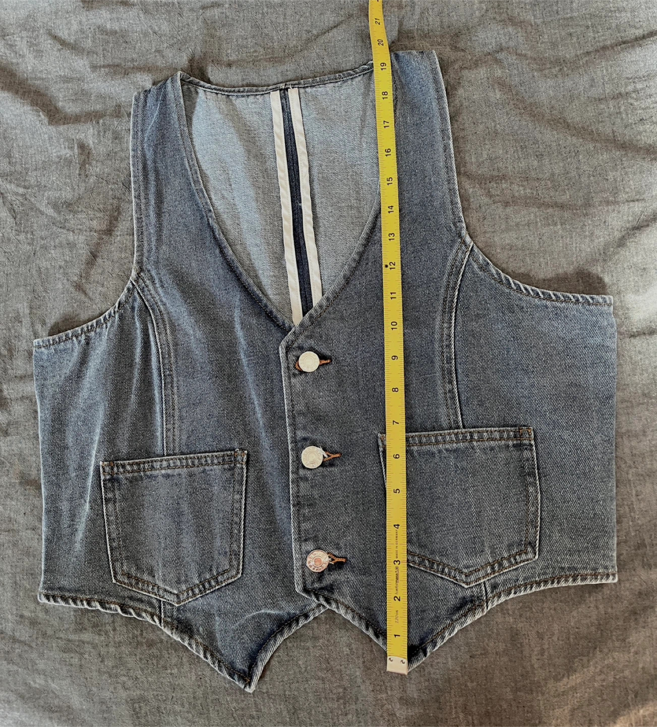 Woman cropped denim vest, size Large - photo 4