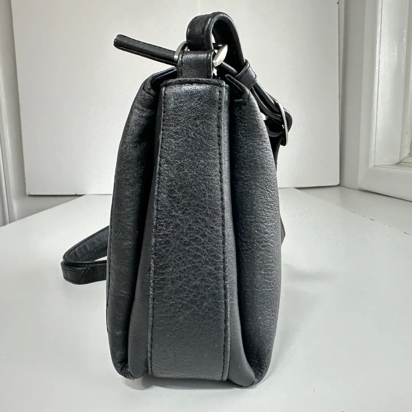 Derek Alexander Zip Top 3-Pocket Black Leather Crossbody Bag image indicator(4)