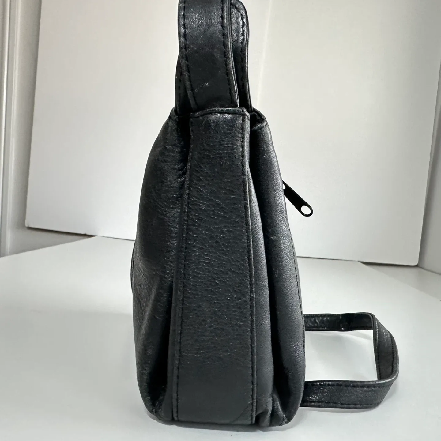 Derek Alexander Zip Top 3-Pocket Black Leather Crossbody Bag image indicator(3)