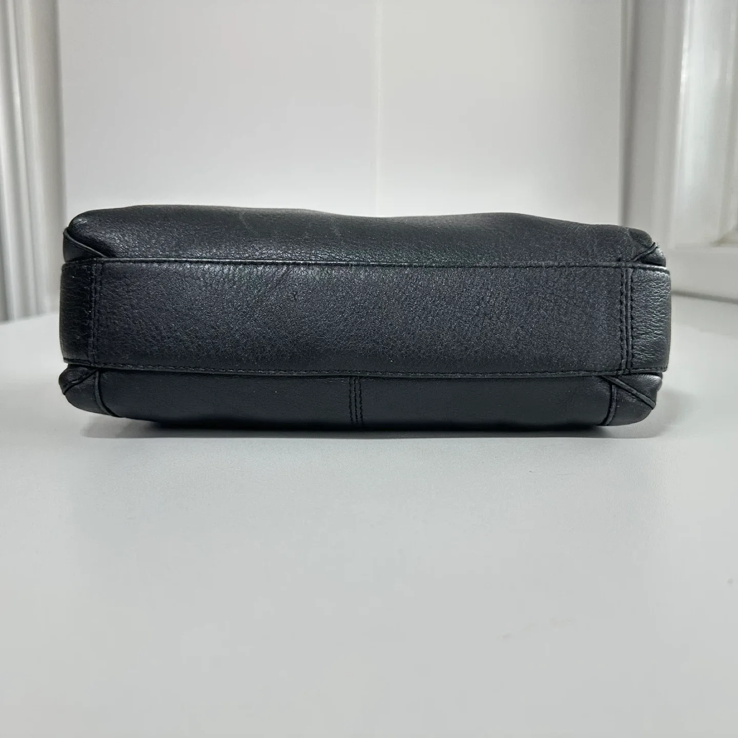 Derek Alexander Zip Top 3-Pocket Black Leather Crossbody Bag image indicator(5)