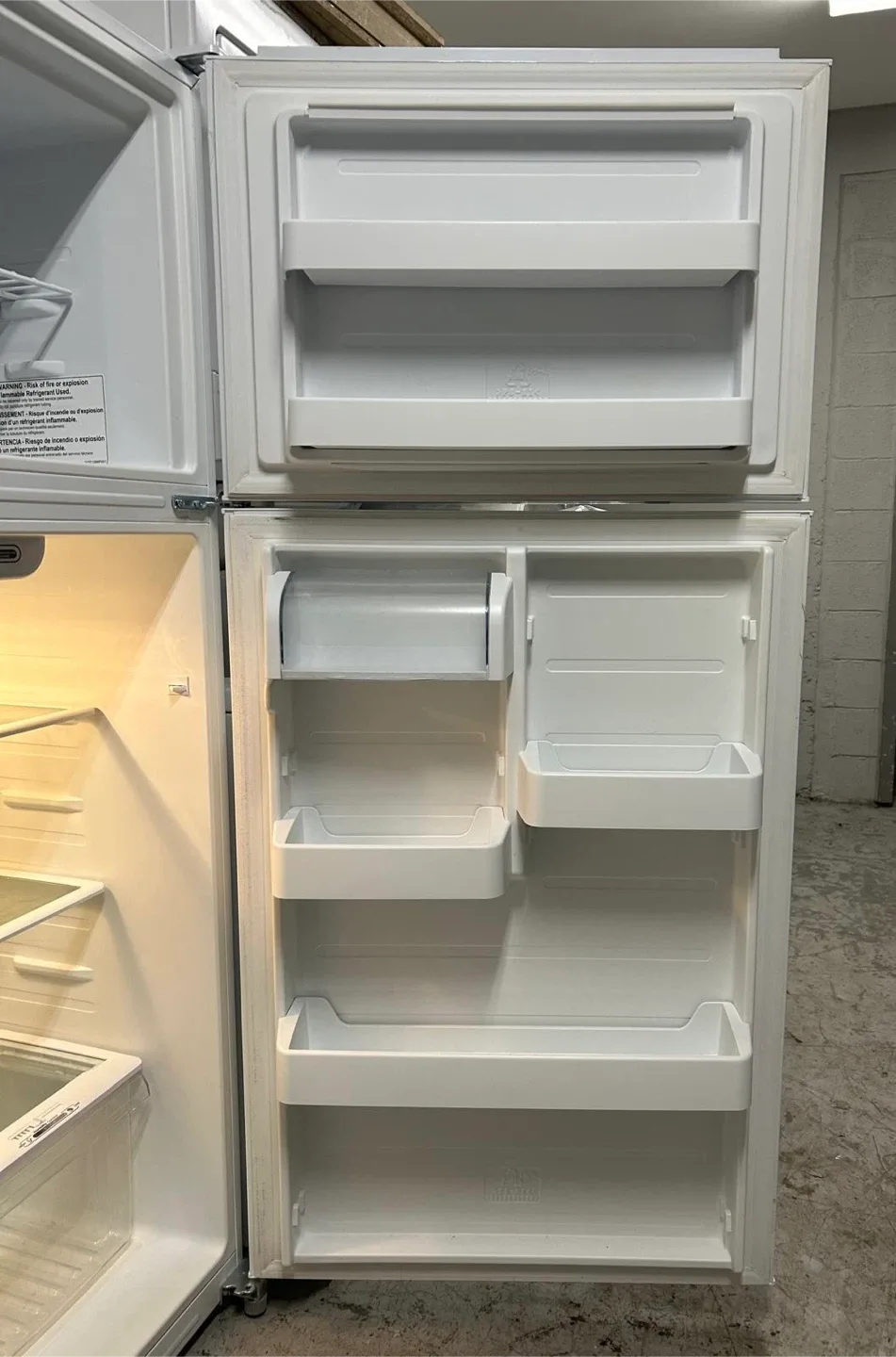 Moffat Model unit: MTE18GTKWW 18 cu.ft. Top Freezer Refrigerator image indicator(3)