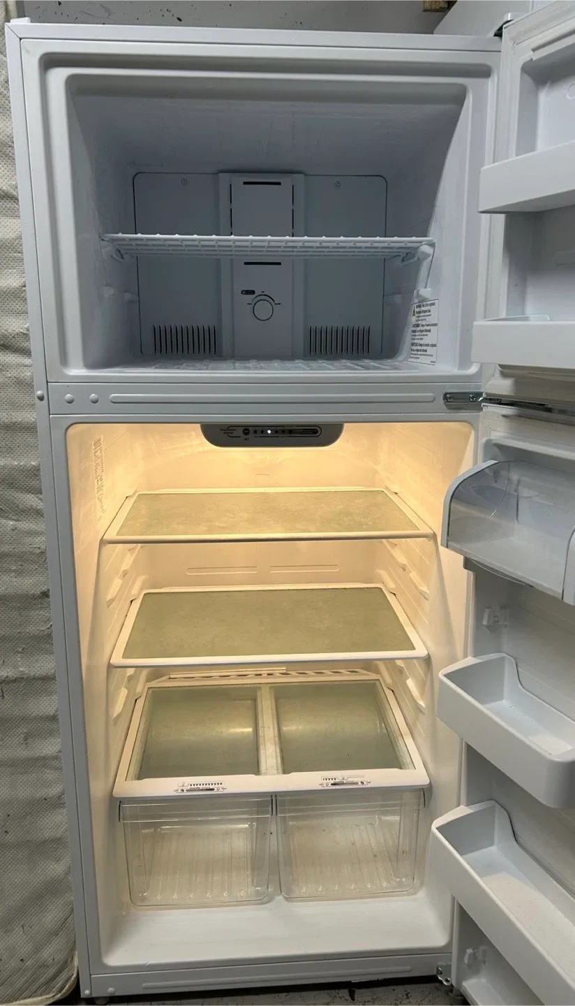 Moffat Model unit: MTE18GTKWW 18 cu.ft. Top Freezer Refrigerator image indicator(2)