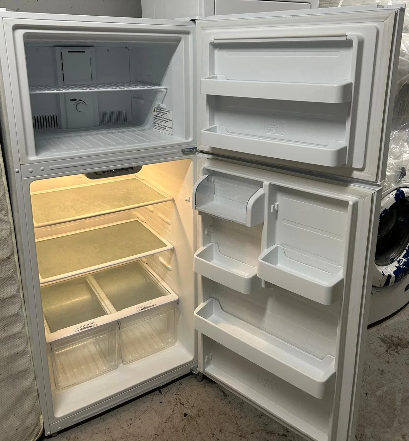 Moffat Model unit: MTE18GTKWW 18 cu.ft. Top Freezer Refrigerator image indicator(5)