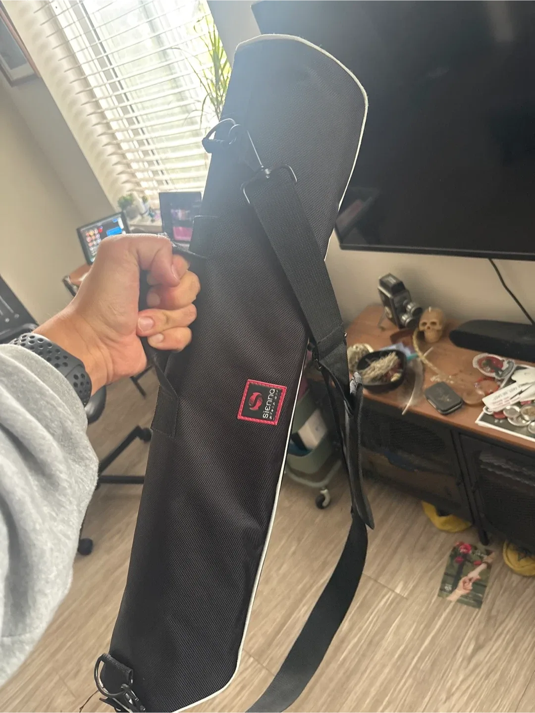 Sienna Tripod with Bag image indicator(4)