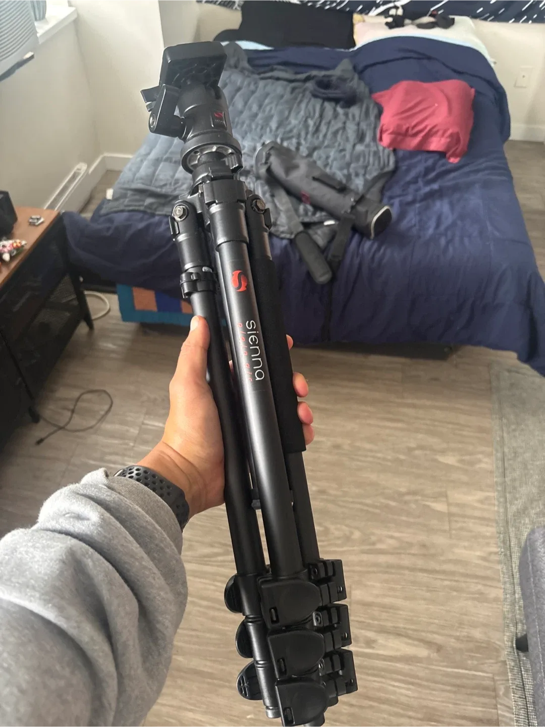 Sienna Tripod with Bag image indicator(3)