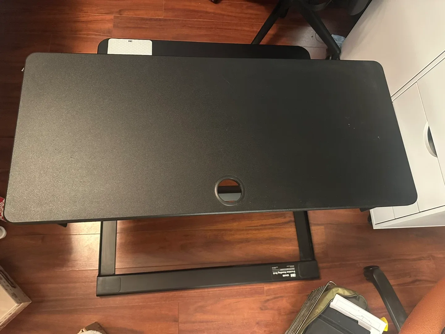 3M SD60B Adjustable Standing Desk - Black, 35 inch image indicator(2)