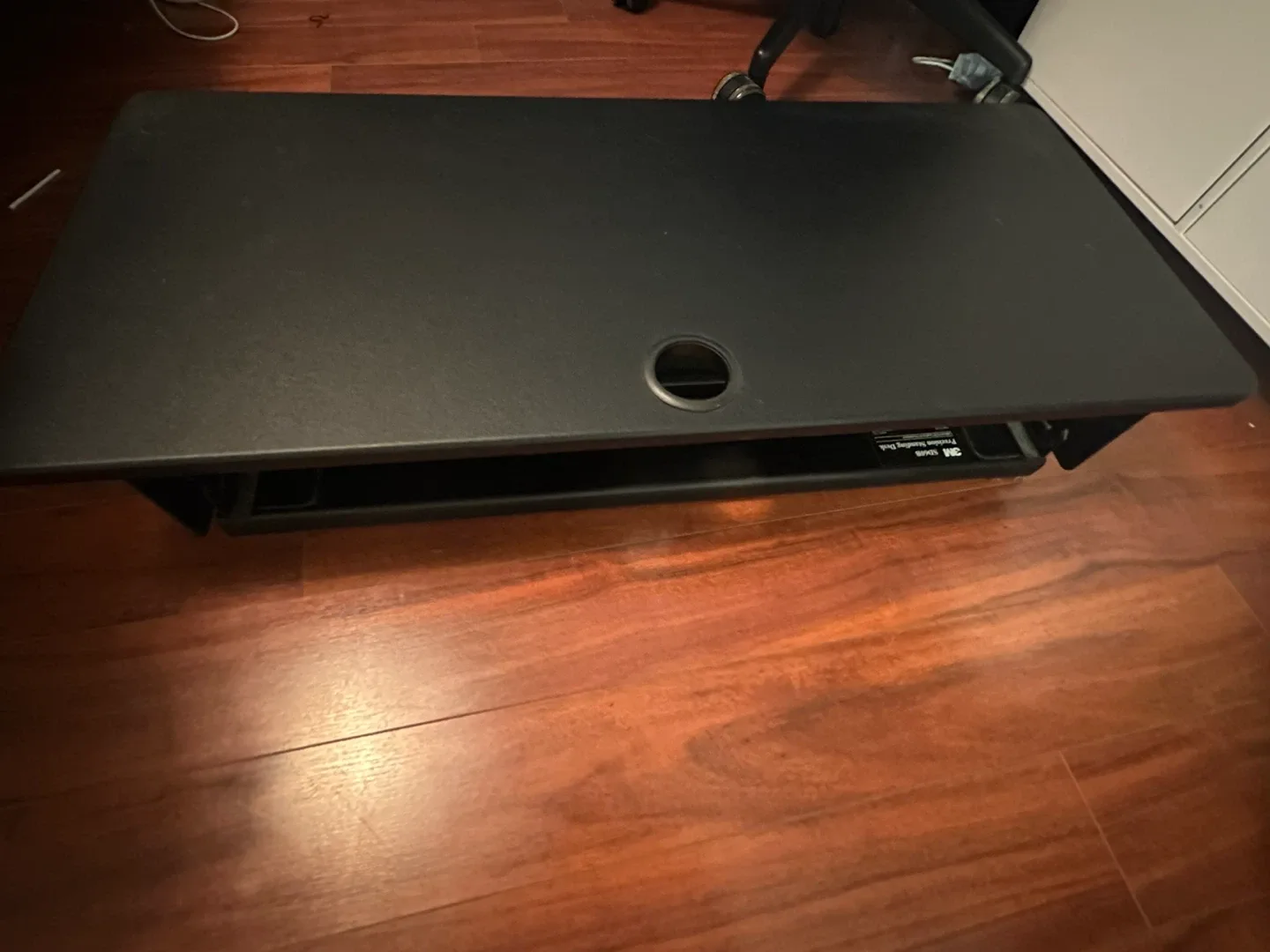 3M SD60B Adjustable Standing Desk - Black, 35 inch image indicator(4)