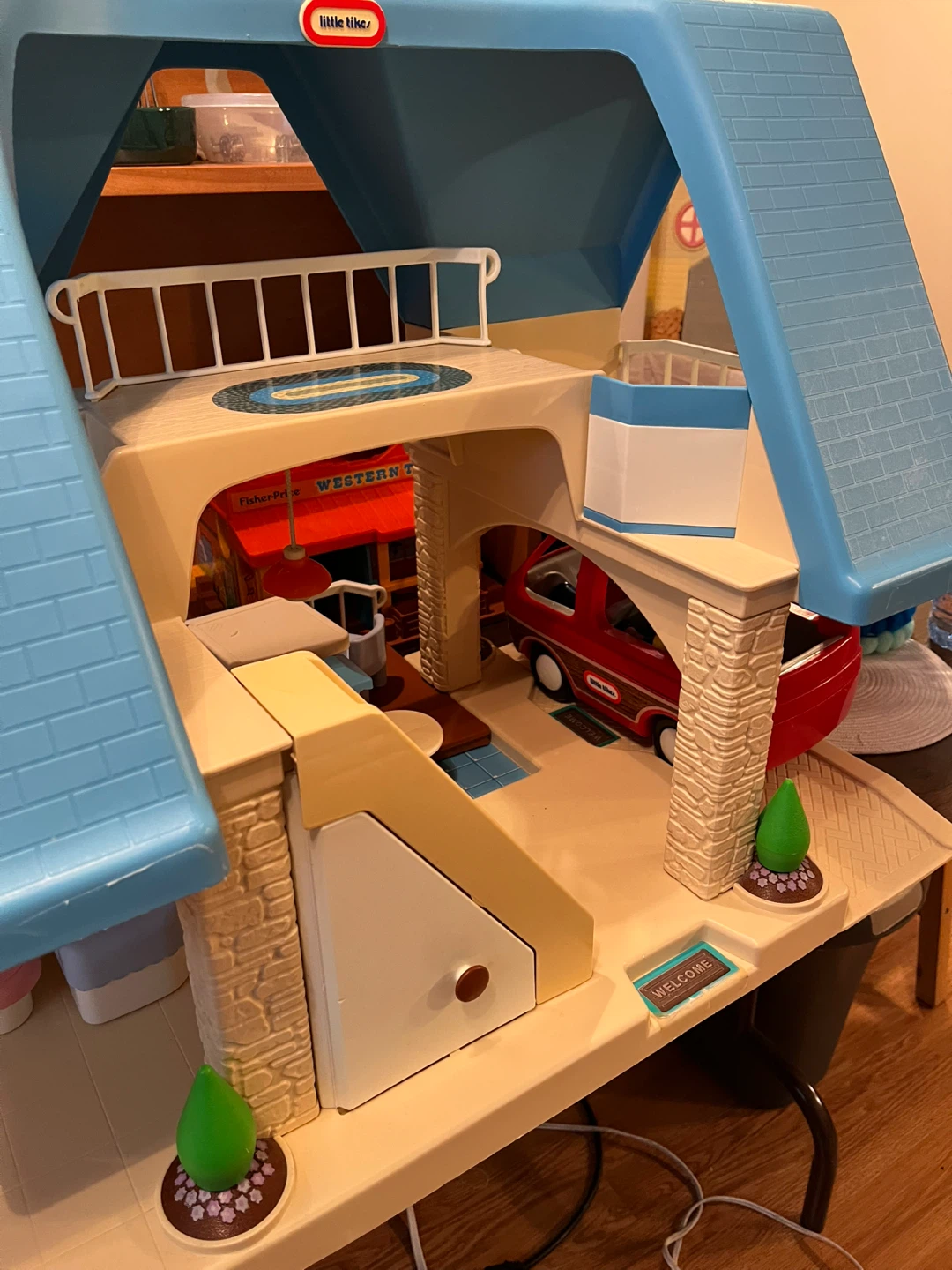 Little Tykes Dollhouse - photo 3