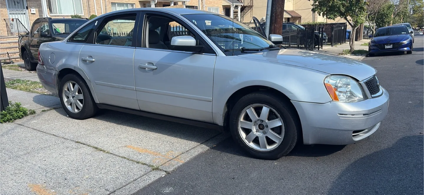 Silver Ford Five Hundred Sedan image indicator(2)