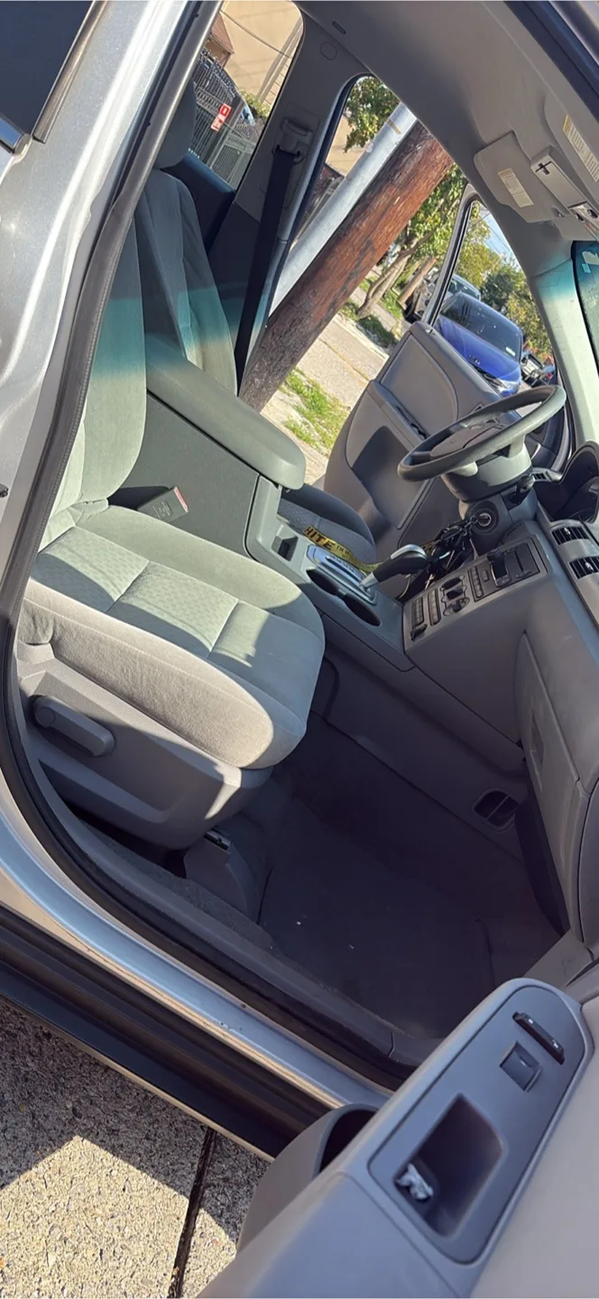 Silver Ford Five Hundred Sedan image indicator(3)