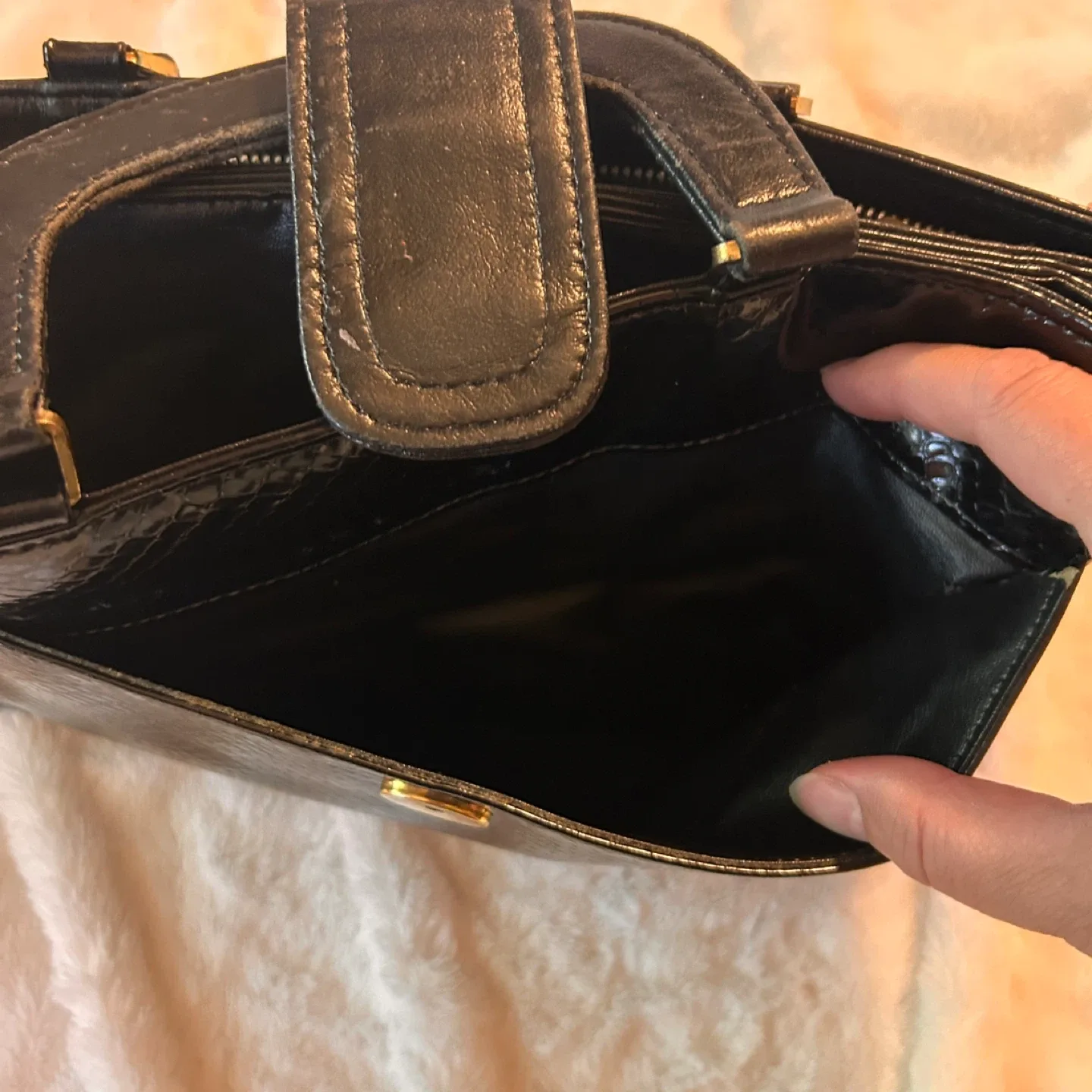 Vintage Black Leather Handbag image indicator(7)