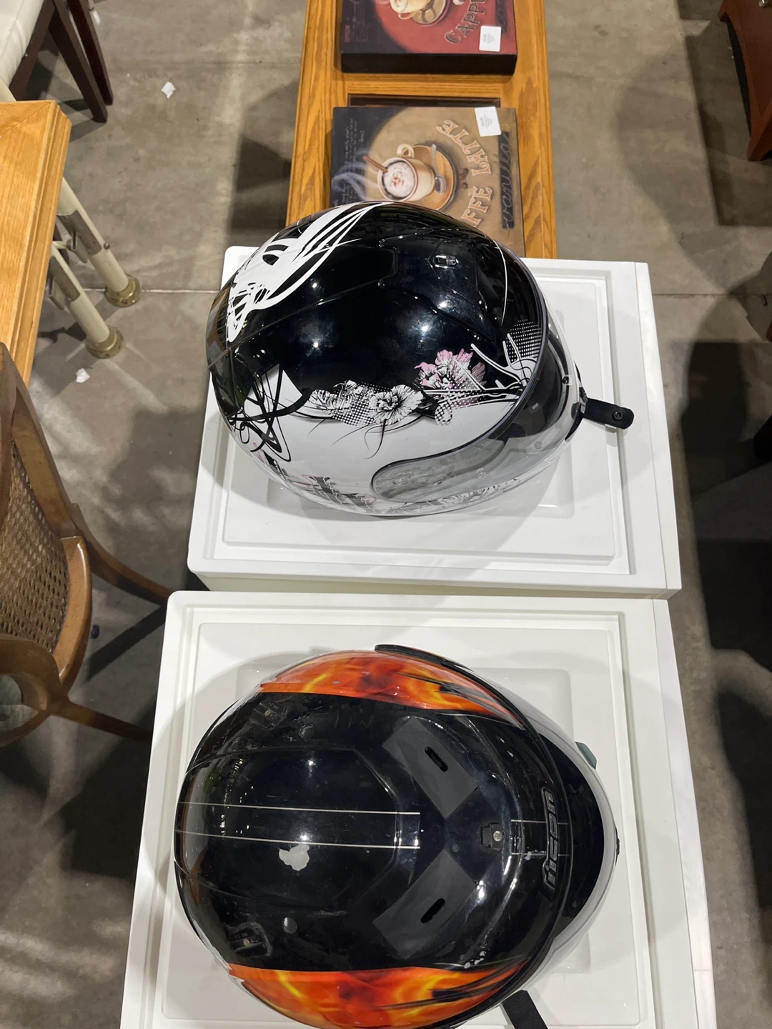 Two Motorbike Helmet Size M&L for the decoration - photo 3