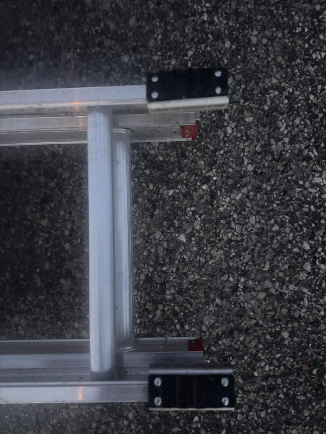 Werner's 16' Aluminum Extension Ladder image indicator(2)