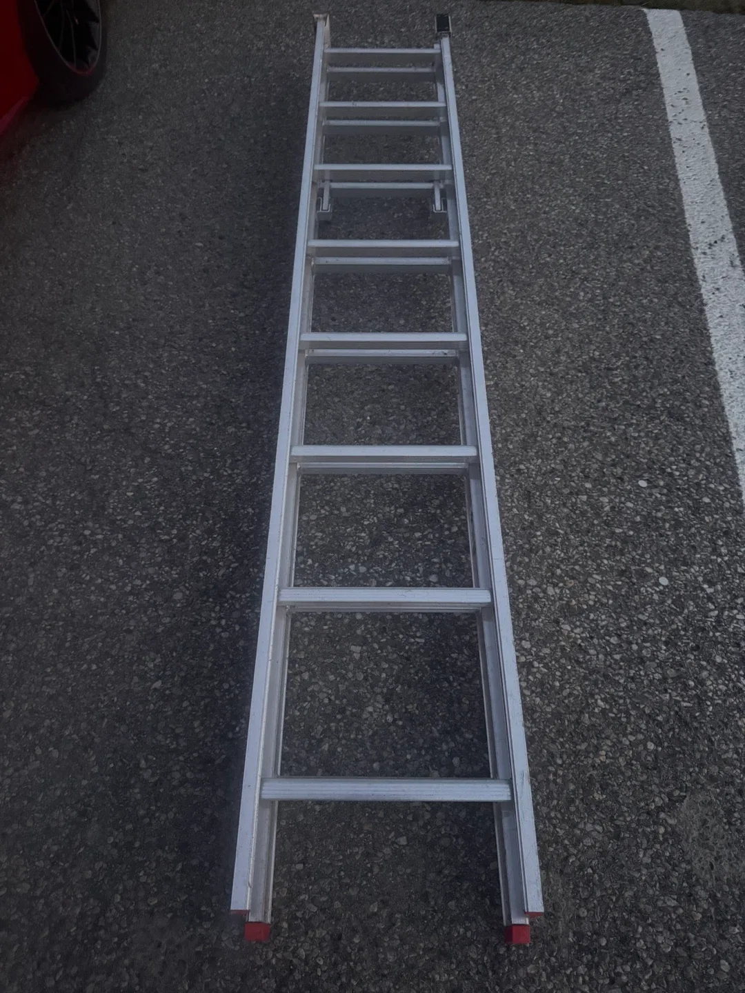 Werner's 16' Aluminum Extension Ladder image indicator(3)