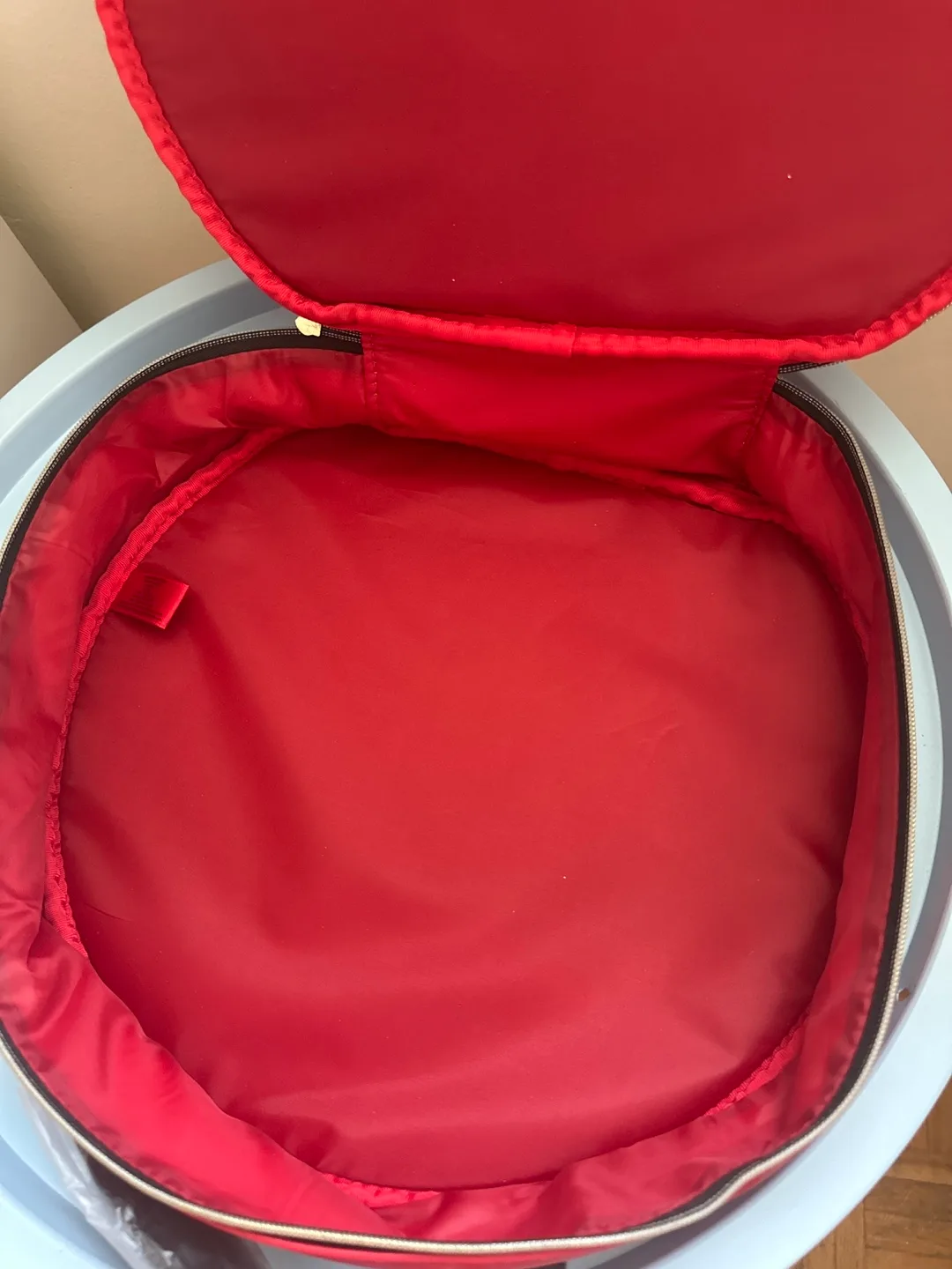 Elizabeth Arden Makeup Bag image indicator(4)