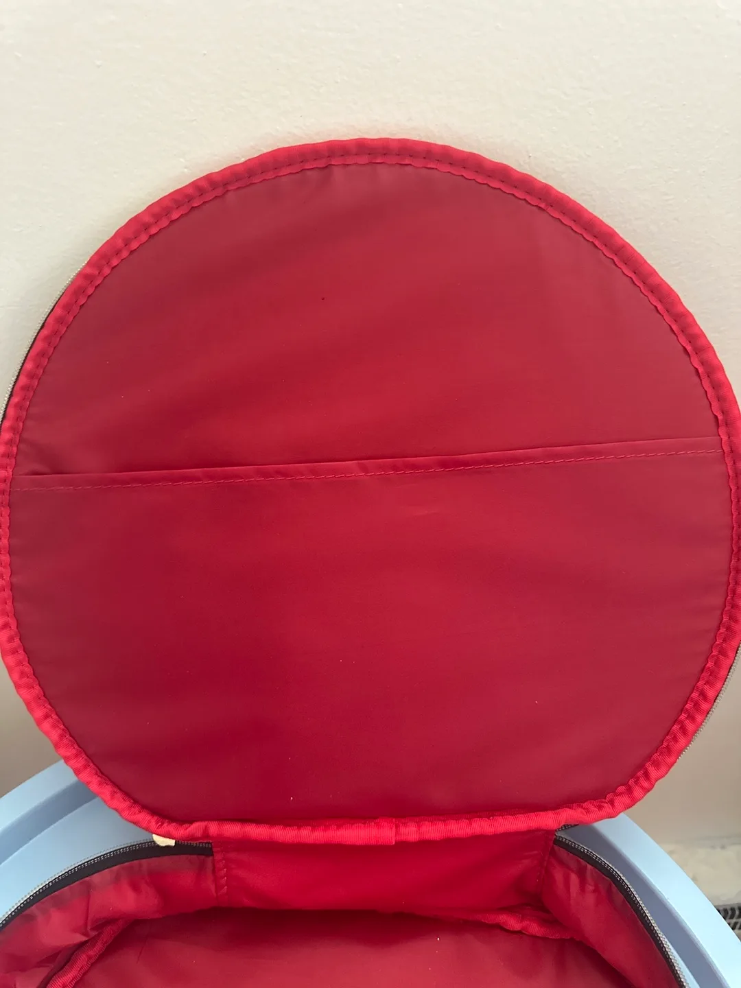 Elizabeth Arden Makeup Bag image indicator(3)