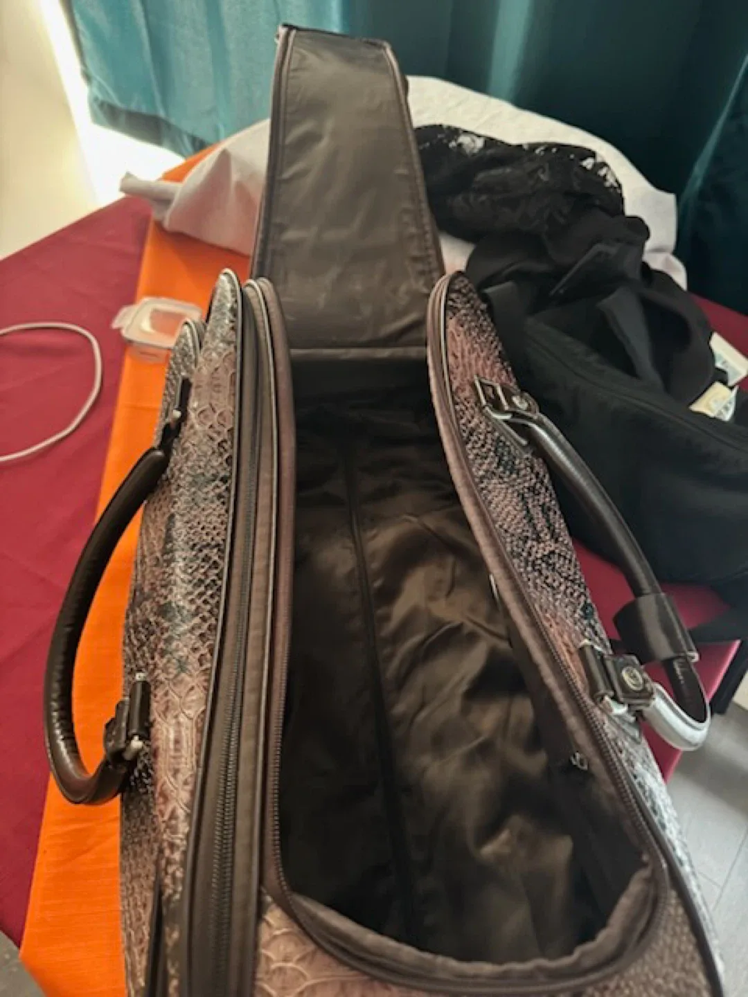 Snakeskin Pattern Rolling Suitcase image indicator(3)