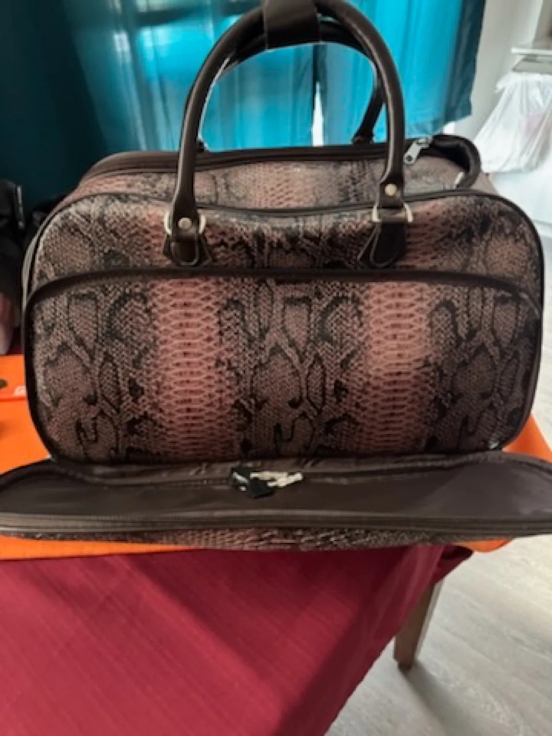 Snakeskin Pattern Rolling Suitcase image indicator(2)