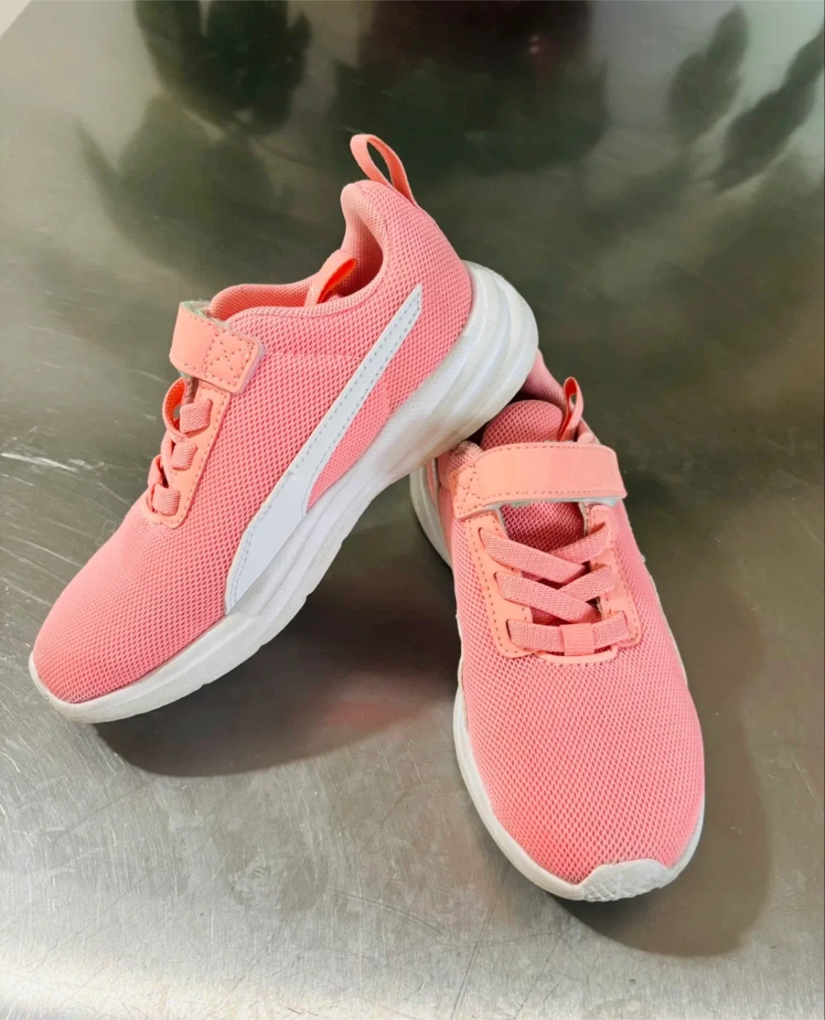 Puma Kids sneakers- US Size13 1/2. image indicator(2)