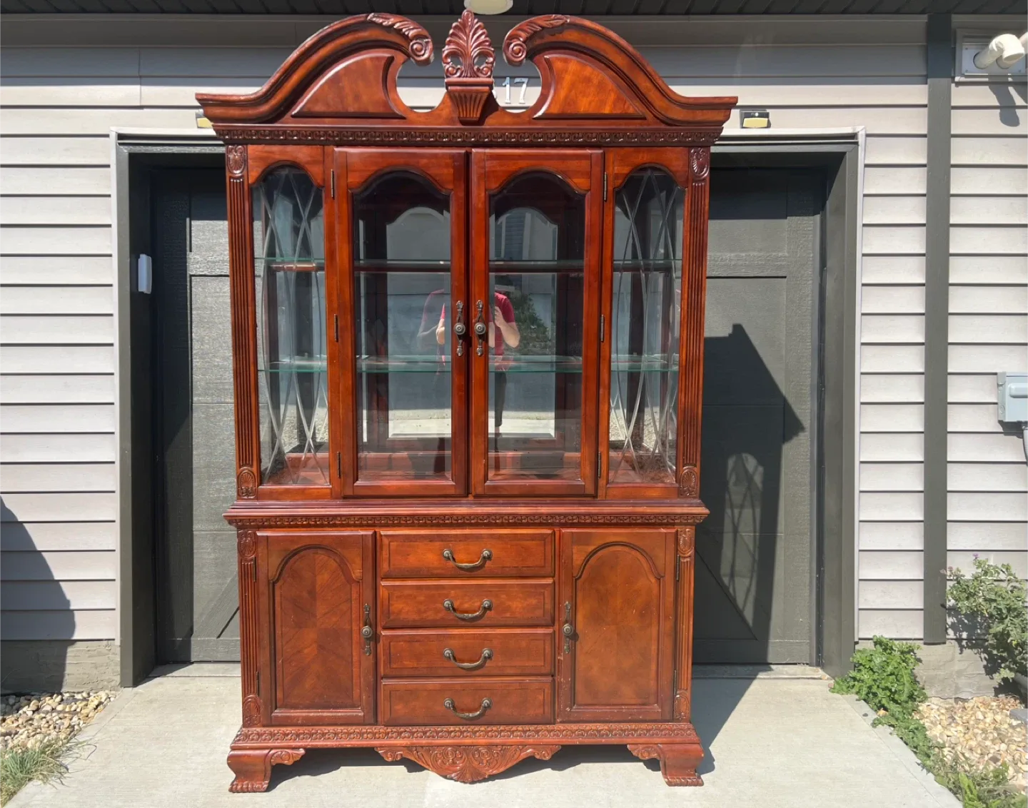 Mahogany China Cabinet image indicator(3)