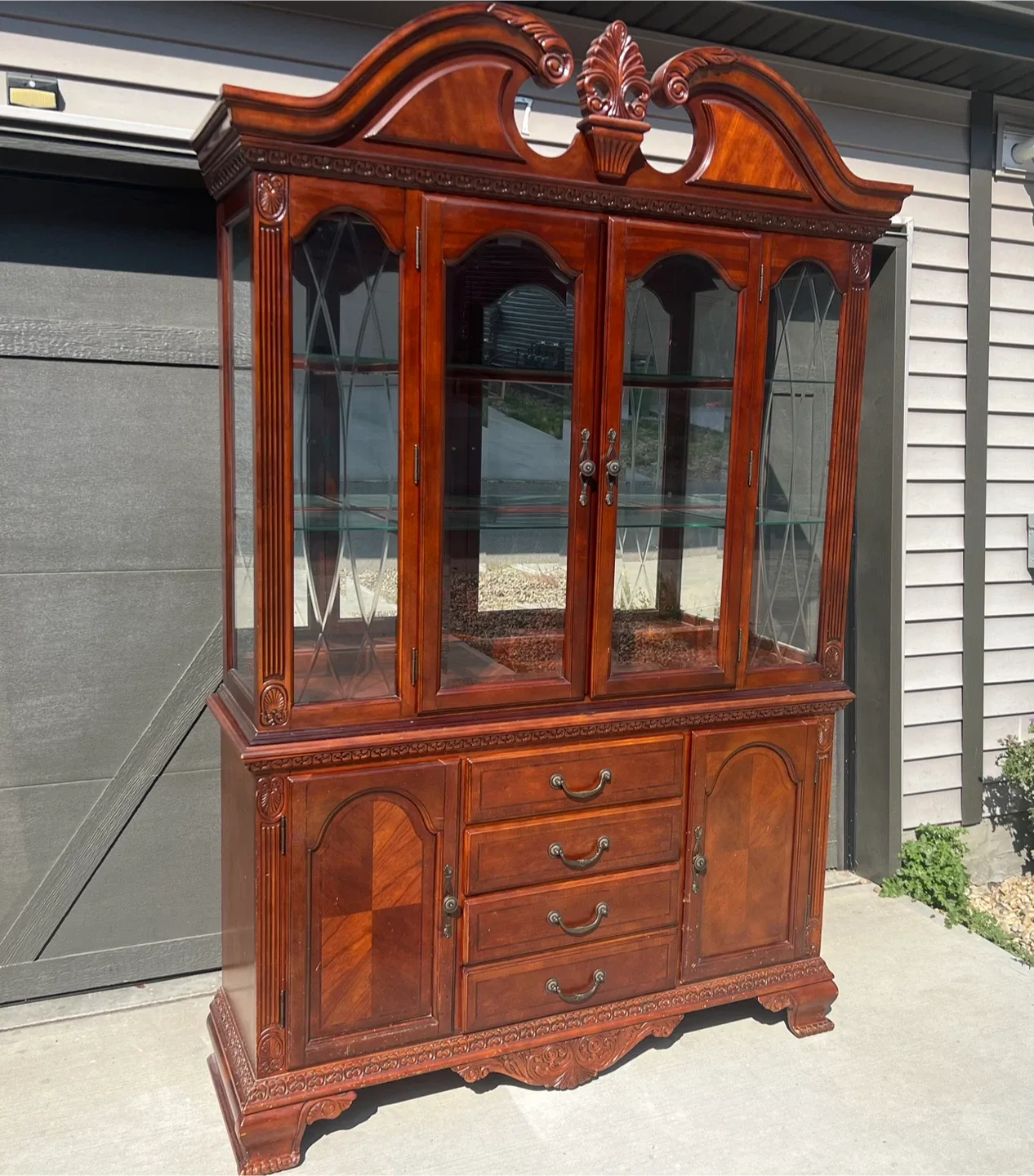 Mahogany China Cabinet image indicator(2)