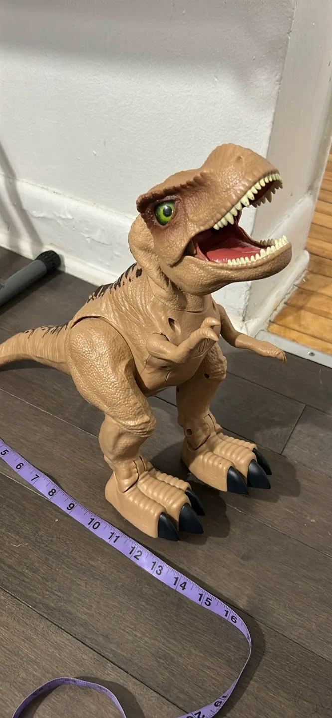 Jurassic World Thrash 'N Devour Tyrannosaurus Rex thumbnail