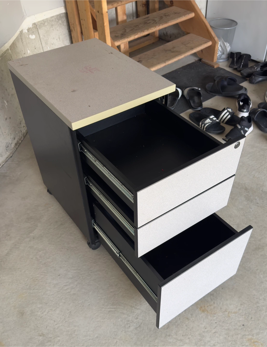Side or corner table with cabinet - photo 2