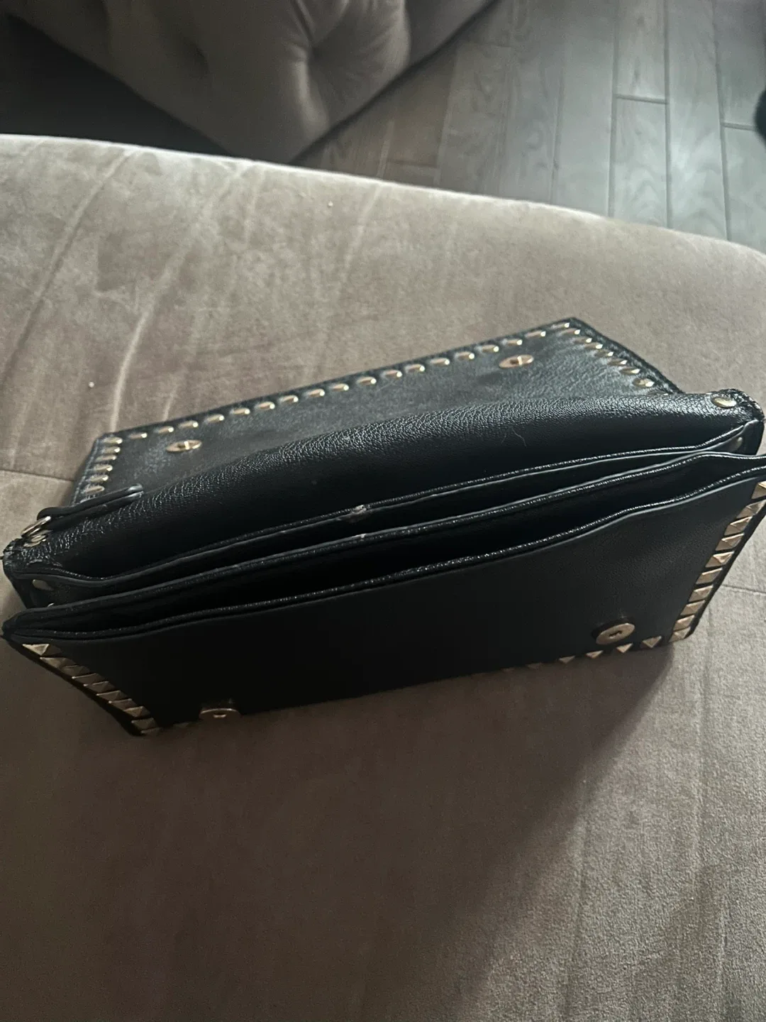 Vintage Black Studded Clutch image indicator(3)