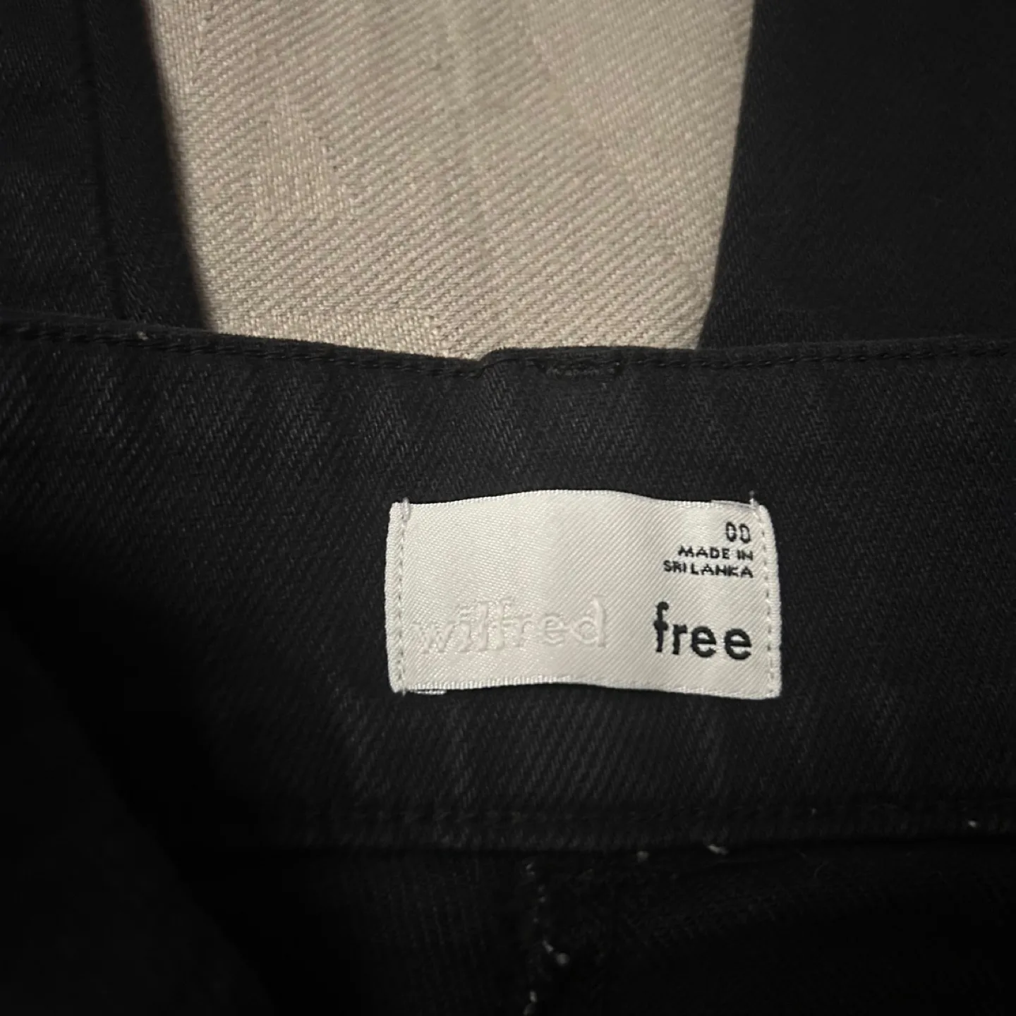 Wilfred Free Black High waist Cargo Pants image indicator(4)