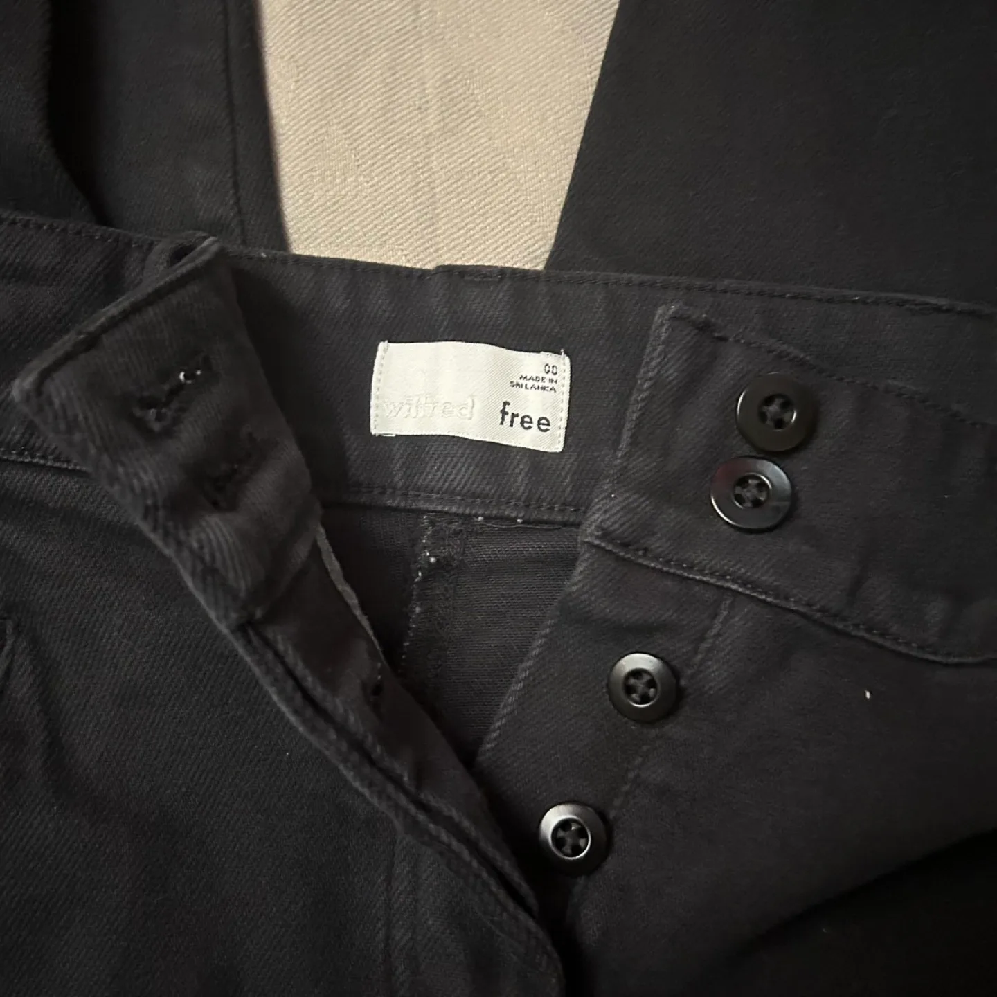 Wilfred Free Black High waist Cargo Pants image indicator(3)