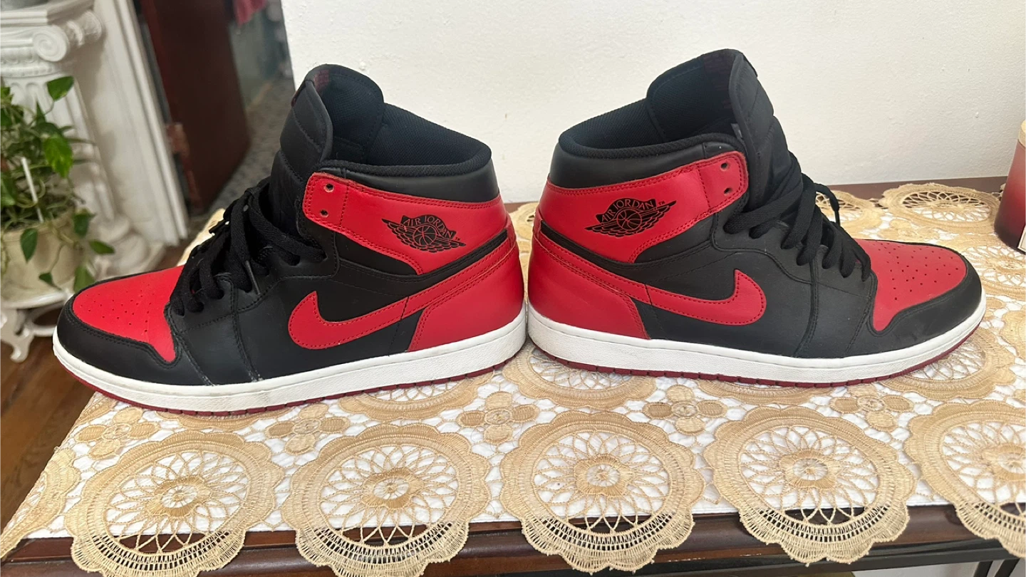 Nike Air Jordan 1 Retro High OG Bred - photo 3